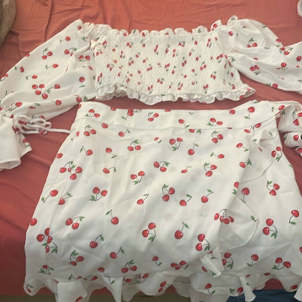 Two piece cherry fashion to figure set